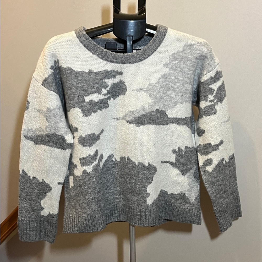 Mystree Gray and Cream Patterned Sweater - Size Small